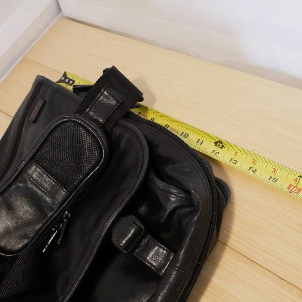 Tumi Deluxe‎ Expandable Messenger Bag Nappa Leather